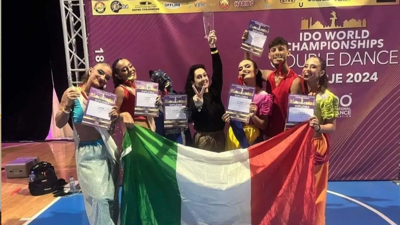 Gioia Tauro in festa per il campionato del mondo conquistato dalla scuola di danza Armada Nueva
