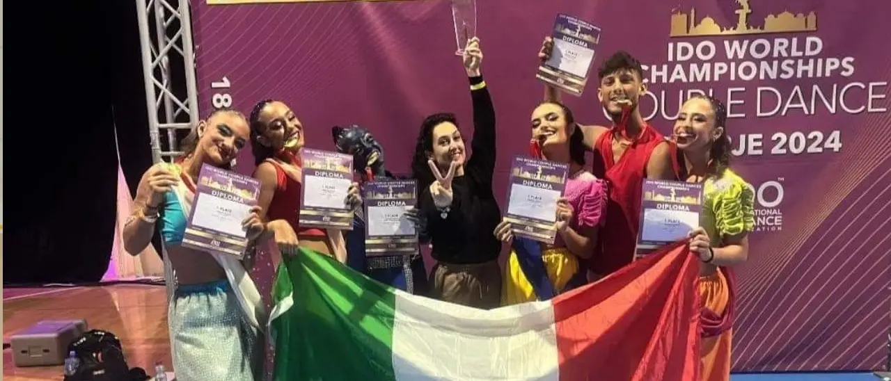 Gioia Tauro in festa per il campionato del mondo conquistato dalla scuola di danza Armada Nueva