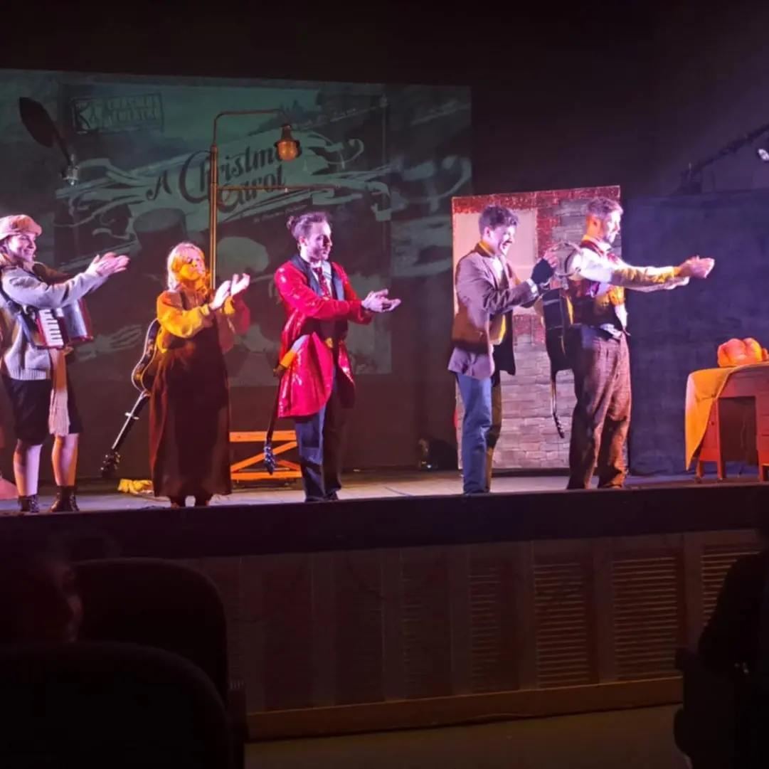 Gli studenti del polo liceale “Zaleuco – Oliveti – Panetta – Zanotti” allo spettacolo in inglese “A Christmas Carol” di Charles Dickens