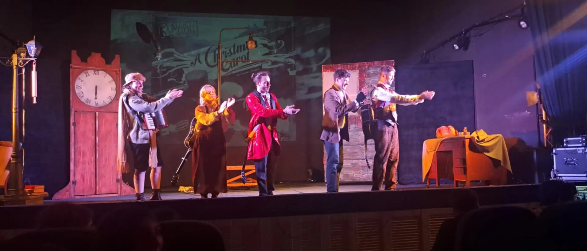 Gli studenti del polo liceale “Zaleuco – Oliveti – Panetta – Zanotti” allo spettacolo in inglese “A Christmas Carol” di Charles Dickens