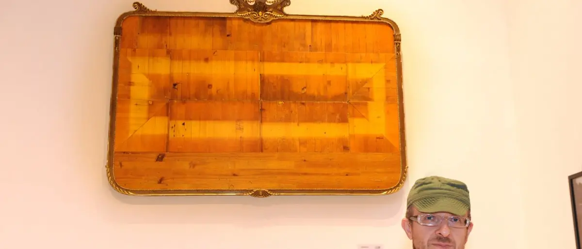 L’eco dei Bronzi di Riace in Panorama, l’opera murale di Favelli