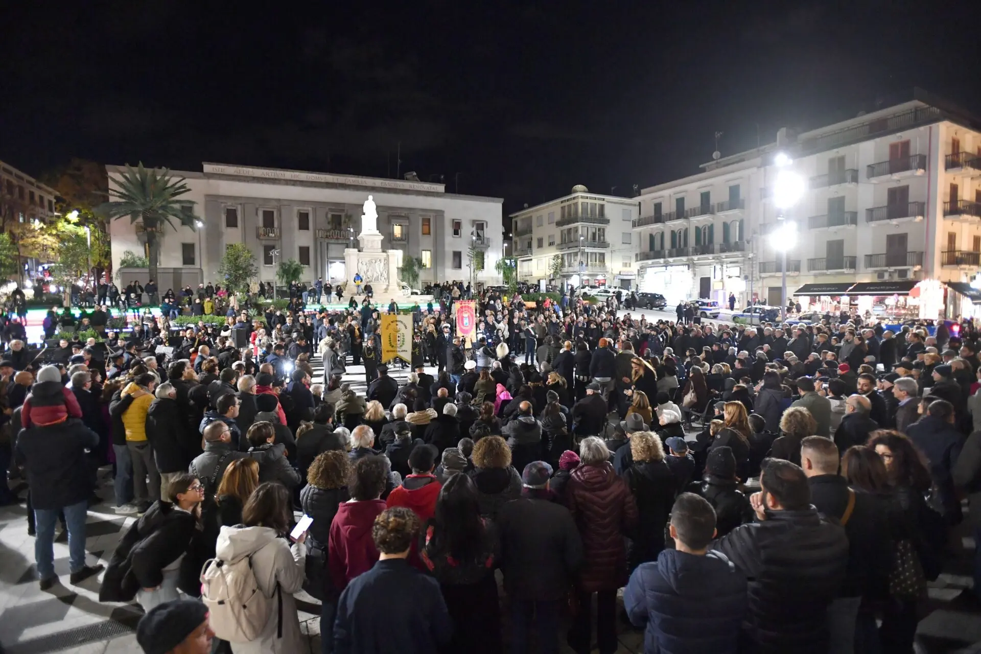 La città si riappropria di Piazza De Nava in un clima condiviso di festa