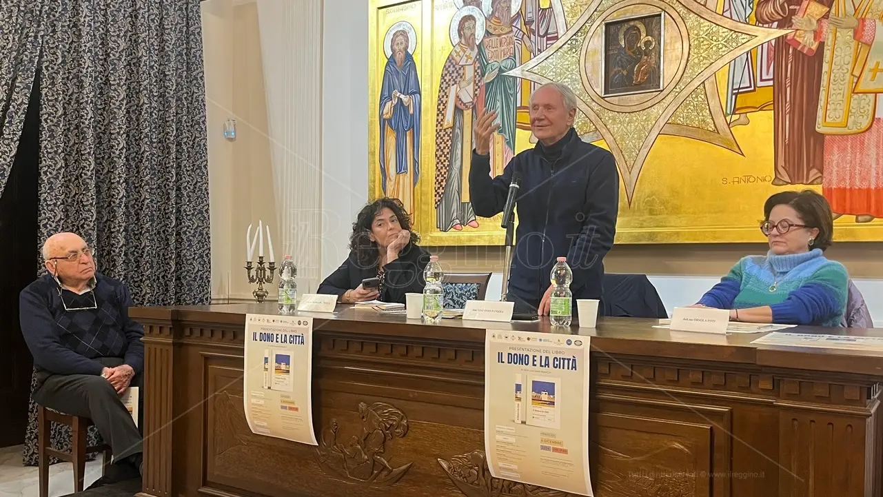 A Reggio la testimonianza di Don Giacomo Panizza: «Il volontariato vero è quello che rende liberi» - VIDEO