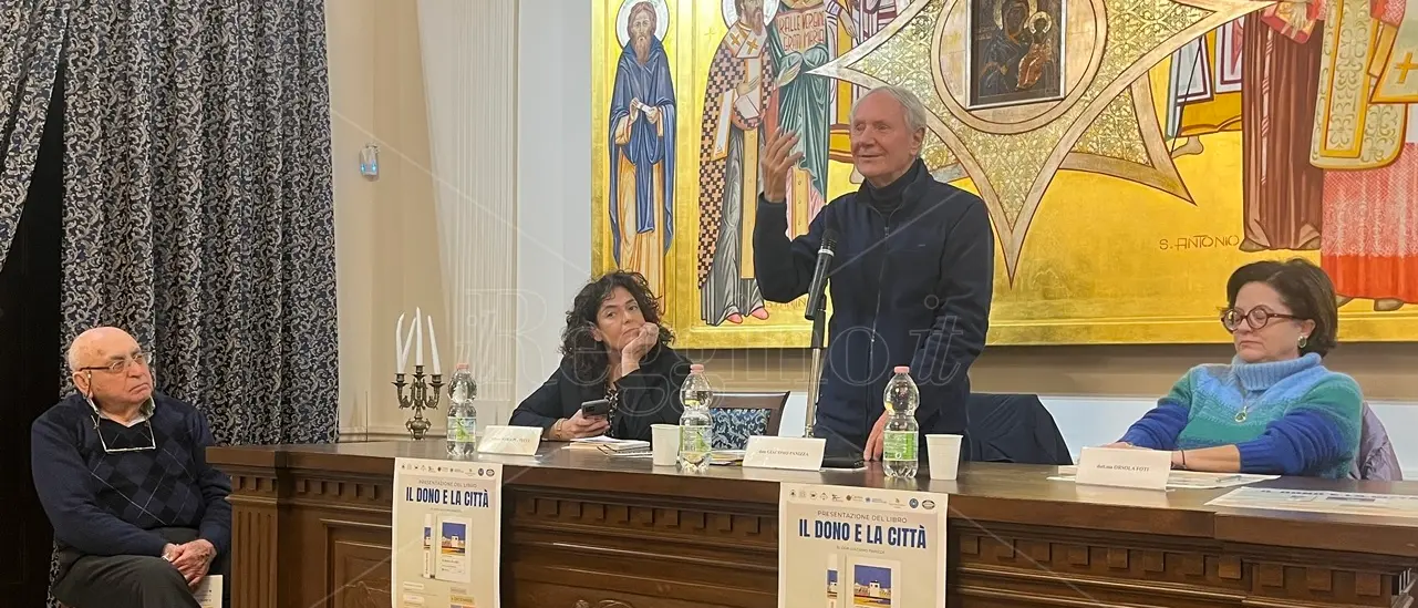 A Reggio la testimonianza di Don Giacomo Panizza: «Il volontariato vero è quello che rende liberi» - VIDEO