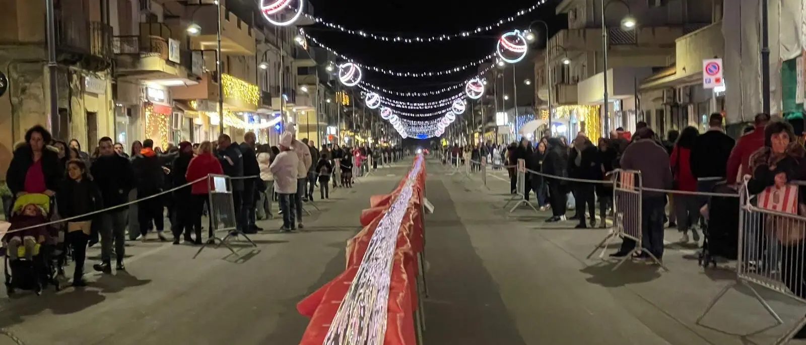 Mandorle, miele e cioccolato bianco: a Marina di Gioiosa un torrone da record