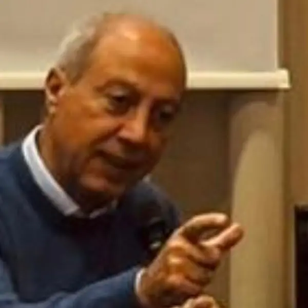 Gli studenti del Liceo Classico Campanella dialogano con lo scrittore Carmine Abate sul romanzo “Un paese felice”