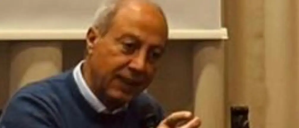 Gli studenti del Liceo Classico Campanella dialogano con lo scrittore Carmine Abate sul romanzo “Un paese felice”