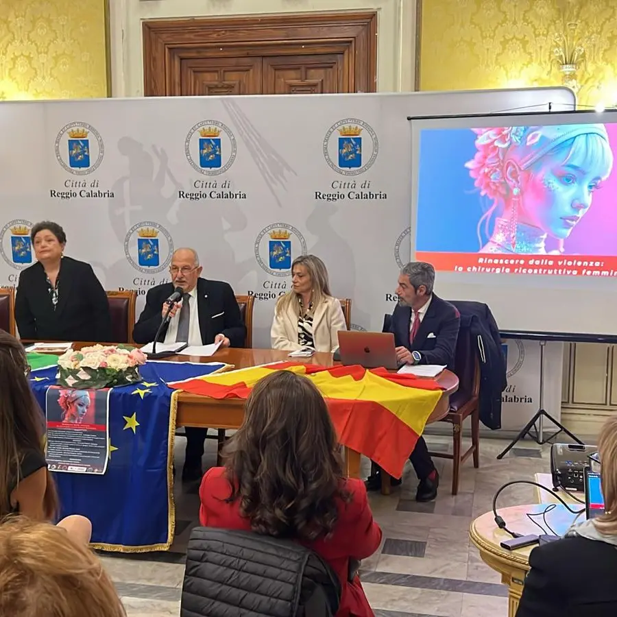 Rinascere dalla violenza, 800mila mutilazioni genitali in Italia: da Reggio uno sguardo alla chirurgia plastica che salva le donne maltrattate