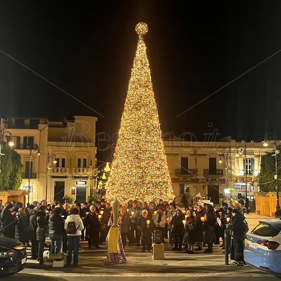 Reggio, l'arcivescovo Morrone riaccende la speranza per le donne in difficoltà: «Non sono corpi da mercificare» - FOTO e VIDEO