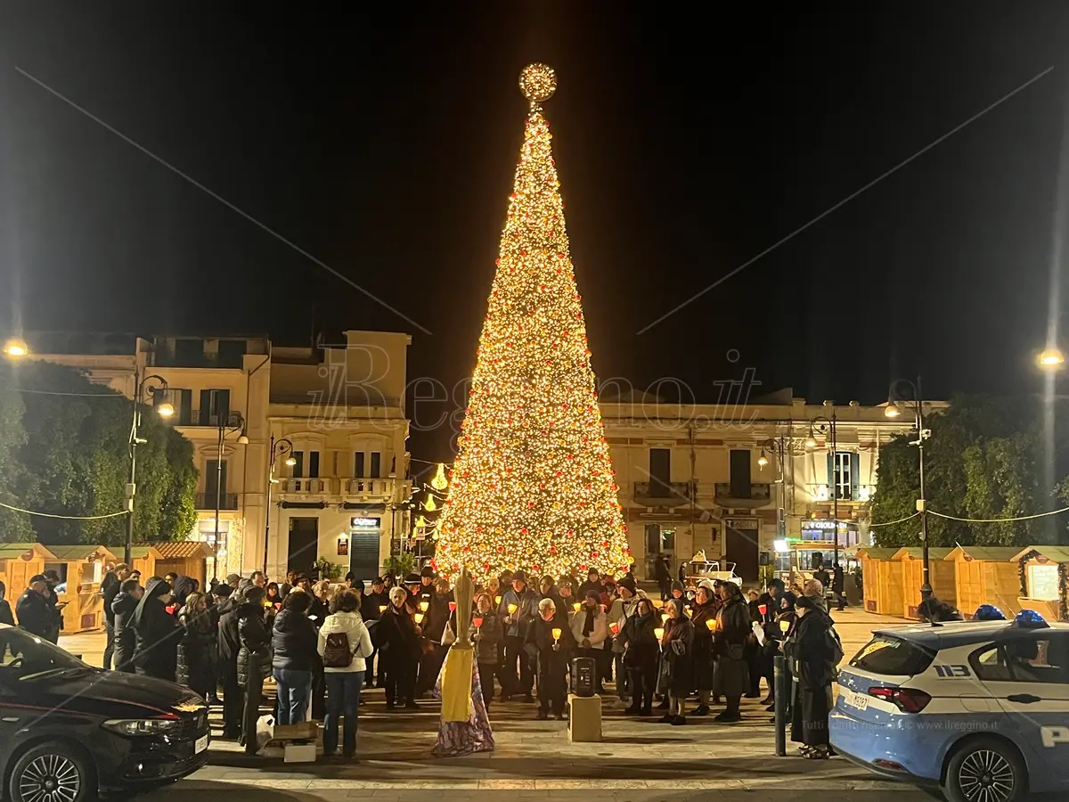 Reggio, l'arcivescovo Morrone riaccende la speranza per le donne in difficoltà: «Non sono corpi da mercificare» - FOTO e VIDEO