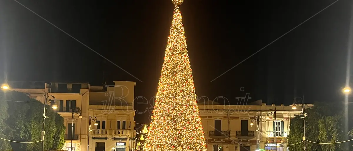 Reggio, l'arcivescovo Morrone riaccende la speranza per le donne in difficoltà: «Non sono corpi da mercificare» - FOTO e VIDEO