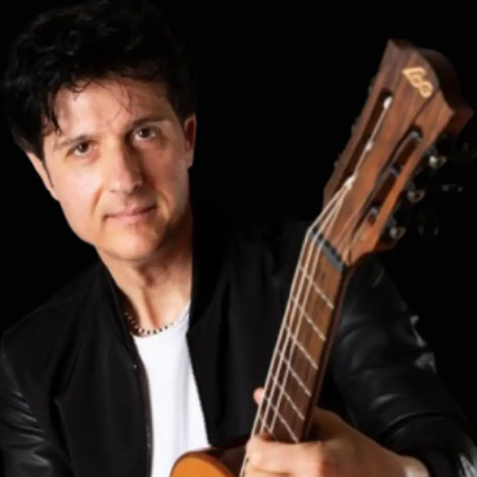 Il chitarrista reggino Domenico Carere firma una linea di corde con Philippe Bosset