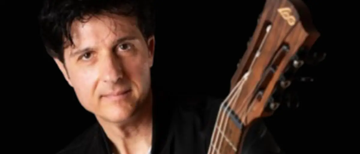 Il chitarrista reggino Domenico Carere firma una linea di corde con Philippe Bosset