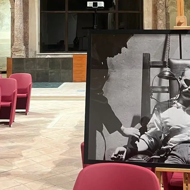 Per il Gelsomini Film Festival 2024, a Roccella Jonica la mostra fotografica dedicata a Gian Maria Volontè