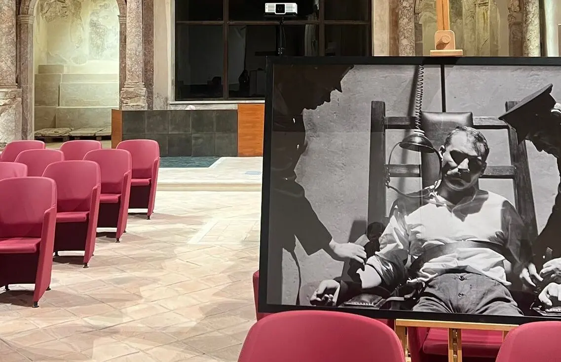 Per il Gelsomini Film Festival 2024, a Roccella Jonica la mostra fotografica dedicata a Gian Maria Volontè