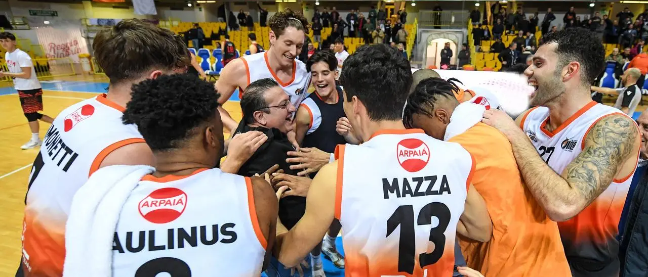 Quattordicesimo successo per la Viola: superata una combattiva Rende, ora testa al Castanea