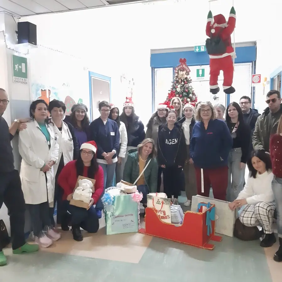 Ospedale Locri, in pediatria e ginecologia arriva il Natale