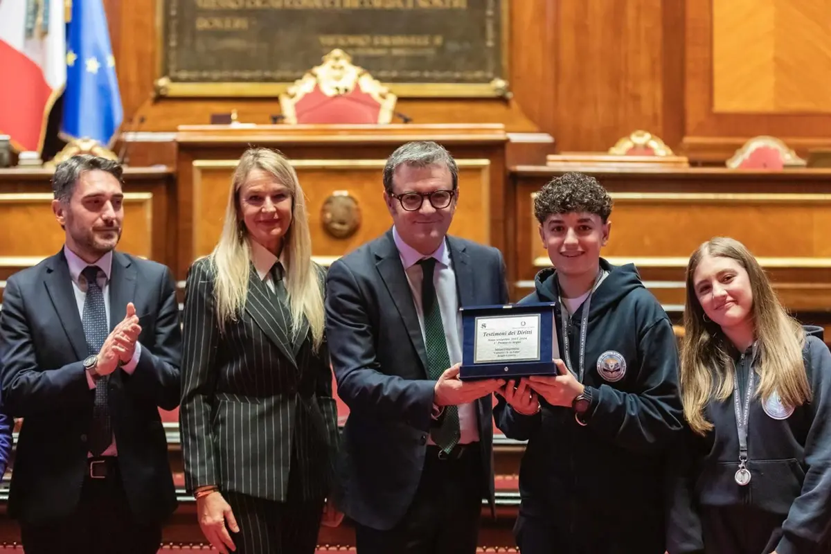 Reggio, concorso “Testimoni dei Diritti”: gli alunni dell'istituto Carducci-V. da Feltre premiati al Senato