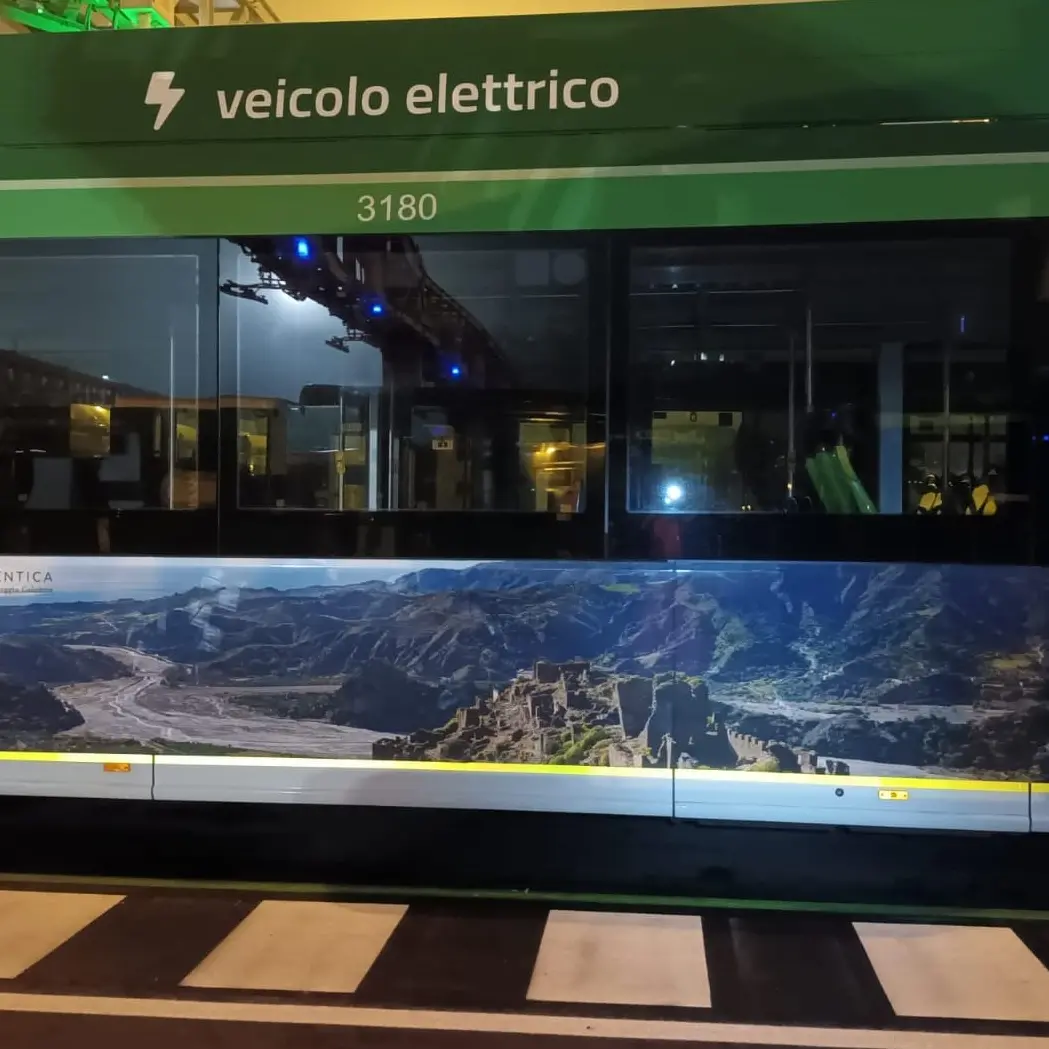 Anima Autentica: le immagini più belle di Reggio sui bus di Milano, Torino e Bologna con il nuovo brand metrocity