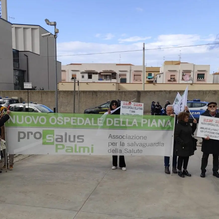 Ospedale della Piana, la Pro Salus di Palmi protesta davanti Palazzo Campanella