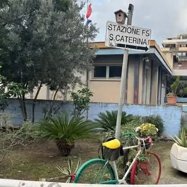 Reggio, presso la stazione FC di Santa Caterina lavori di abbellimento e pulizia delle aiuole