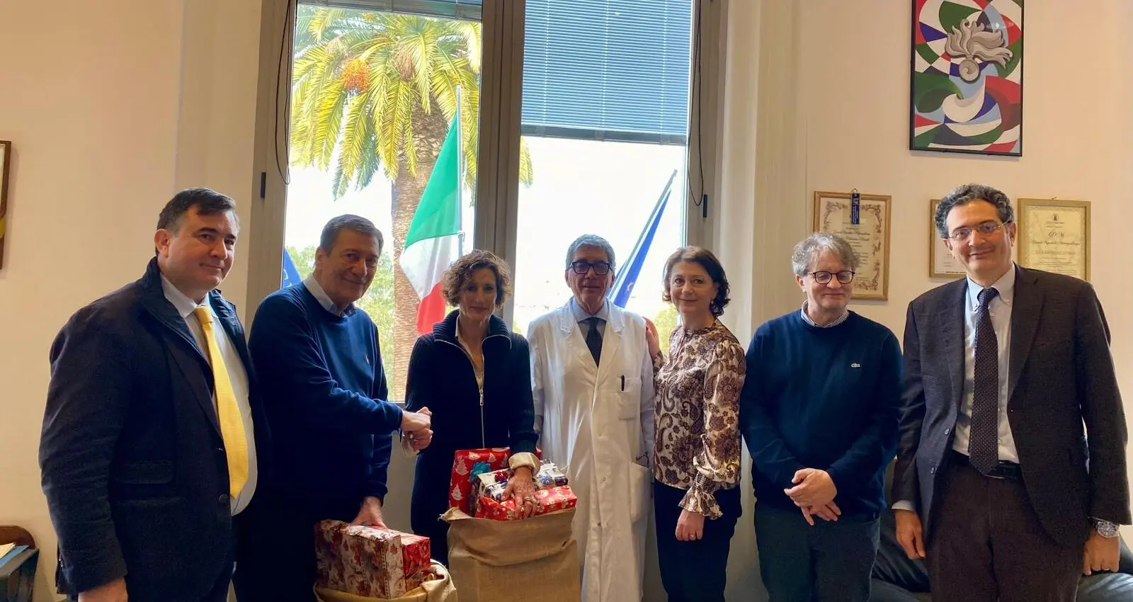 Consegnati ai pazienti di pediatria e oncoematologia del Gom i regali dell’iniziativa “Un dono sotto l’albero”