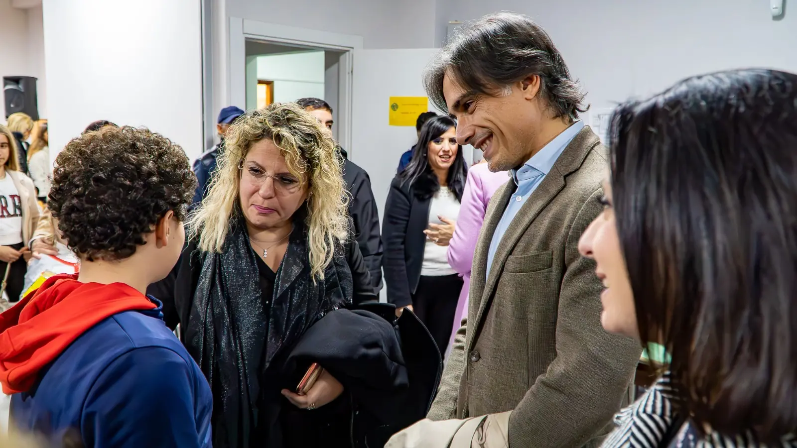 Falcomatà in visita alla Radice Alighieri di Catona: «Nei quartieri si percepisce l'essenza del Natale»