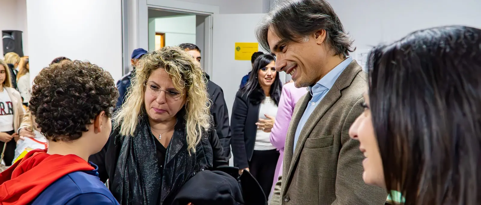 Falcomatà in visita alla Radice Alighieri di Catona: «Nei quartieri si percepisce l'essenza del Natale»