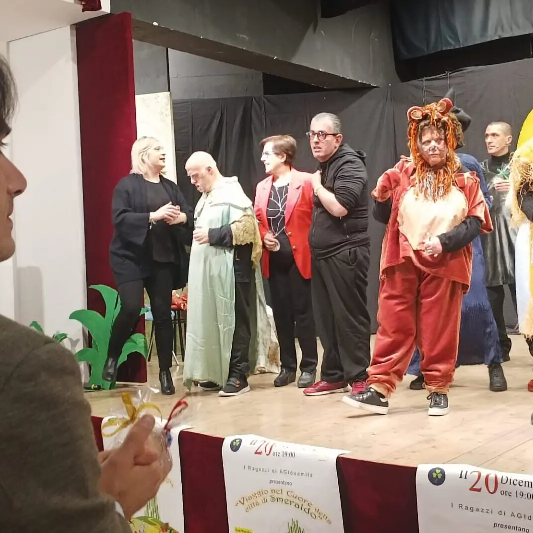 Agiduemila in scena con Il Mago di Oz, al teatro San Bruno la visita del sindaco Falcomatà