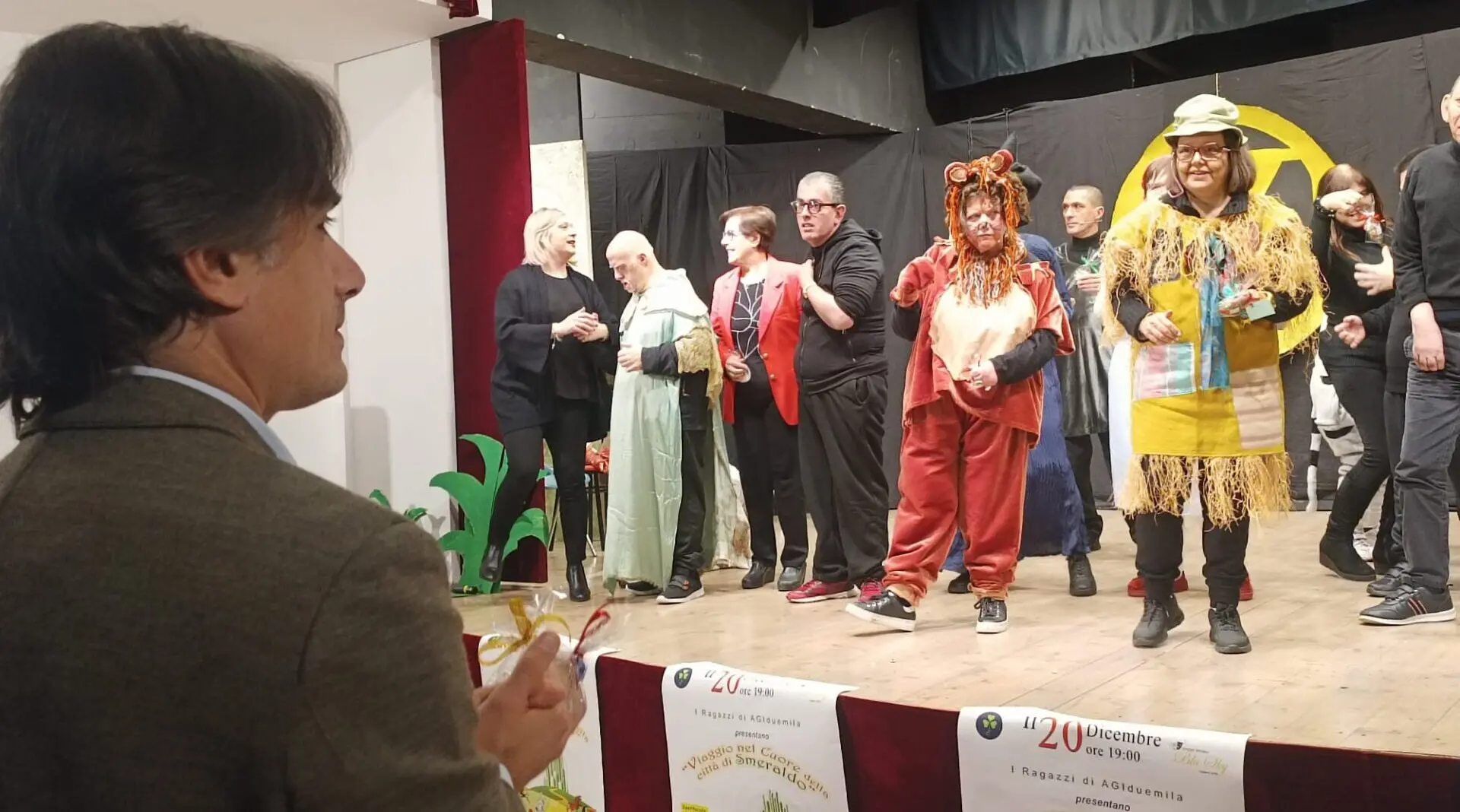 Agiduemila in scena con Il Mago di Oz, al teatro San Bruno la visita del sindaco Falcomatà