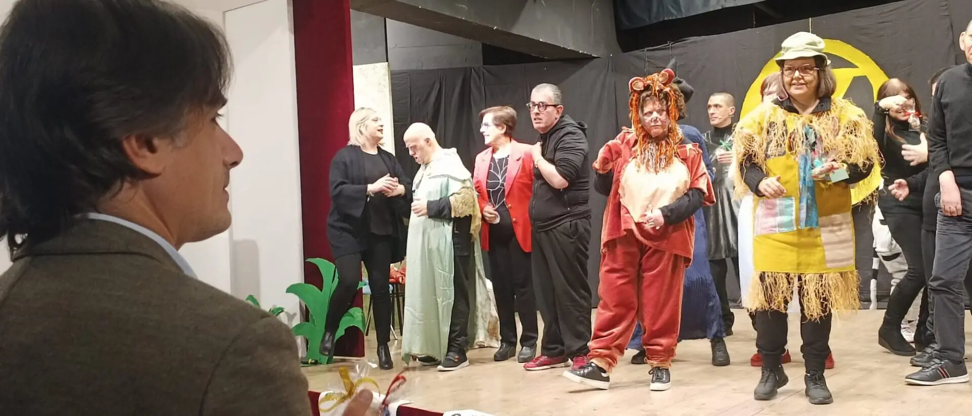 Agiduemila in scena con Il Mago di Oz, al teatro San Bruno la visita del sindaco Falcomatà