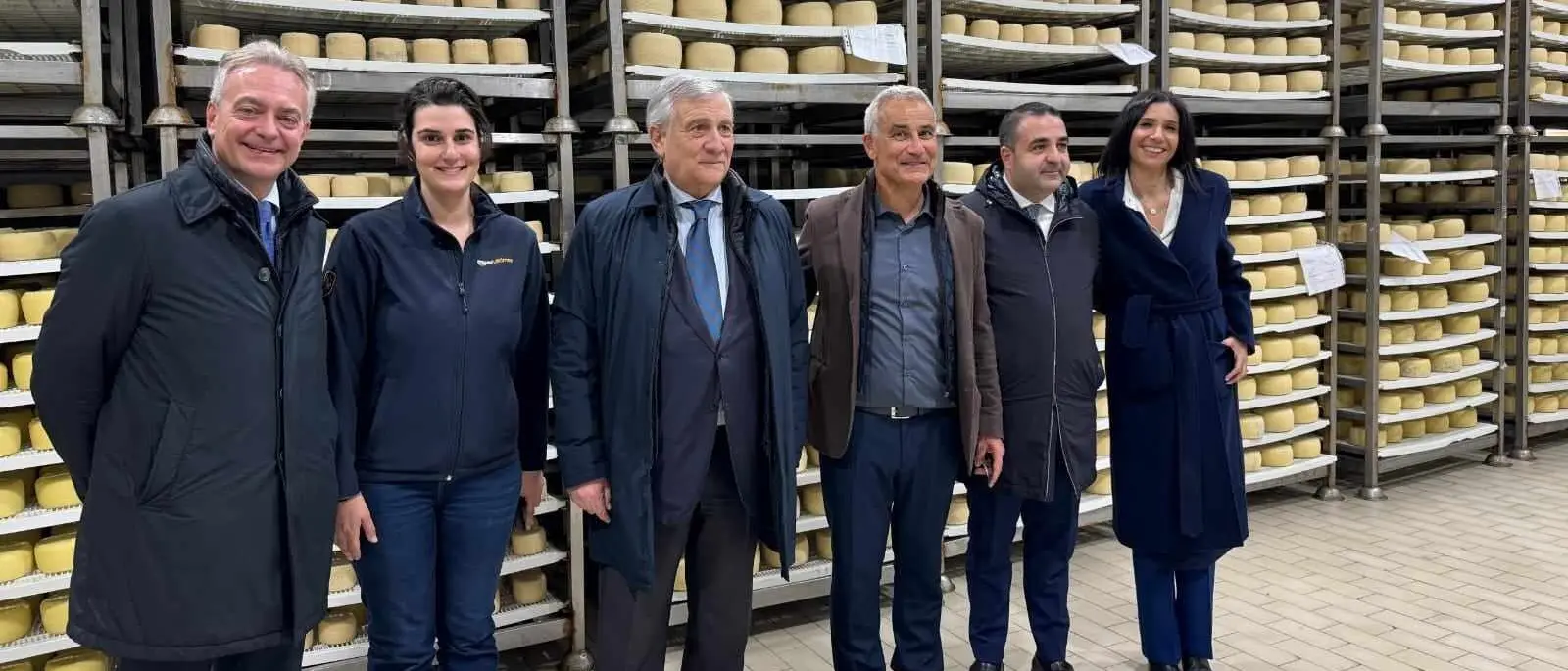 Tajani in visita alla Fattoria della Piana: la Calabria buona guarda al futuro