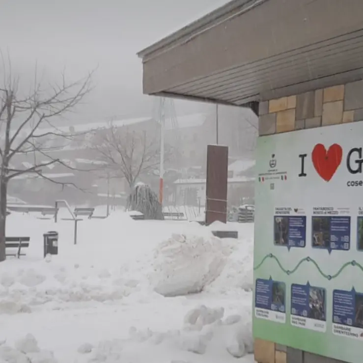 Gambarie sommersa dalla neve, il sindaco Malara: «Le piste da sci restano chiuse, la società di gestione rescinde il contratto»