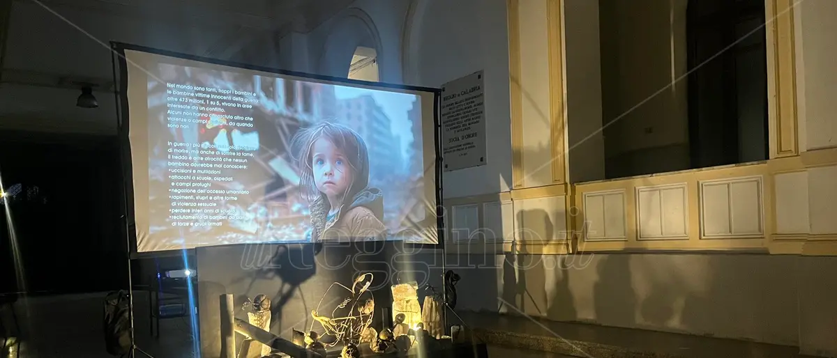 Reggio, piccole luci per ricordare il tragico Natale a Gaza e i bambini vittime di tutte le guerre - FOTO e VIDEO