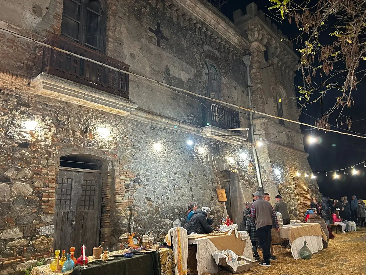 Natale a Montebello, il primo presepe vivente nel castello Piromallo