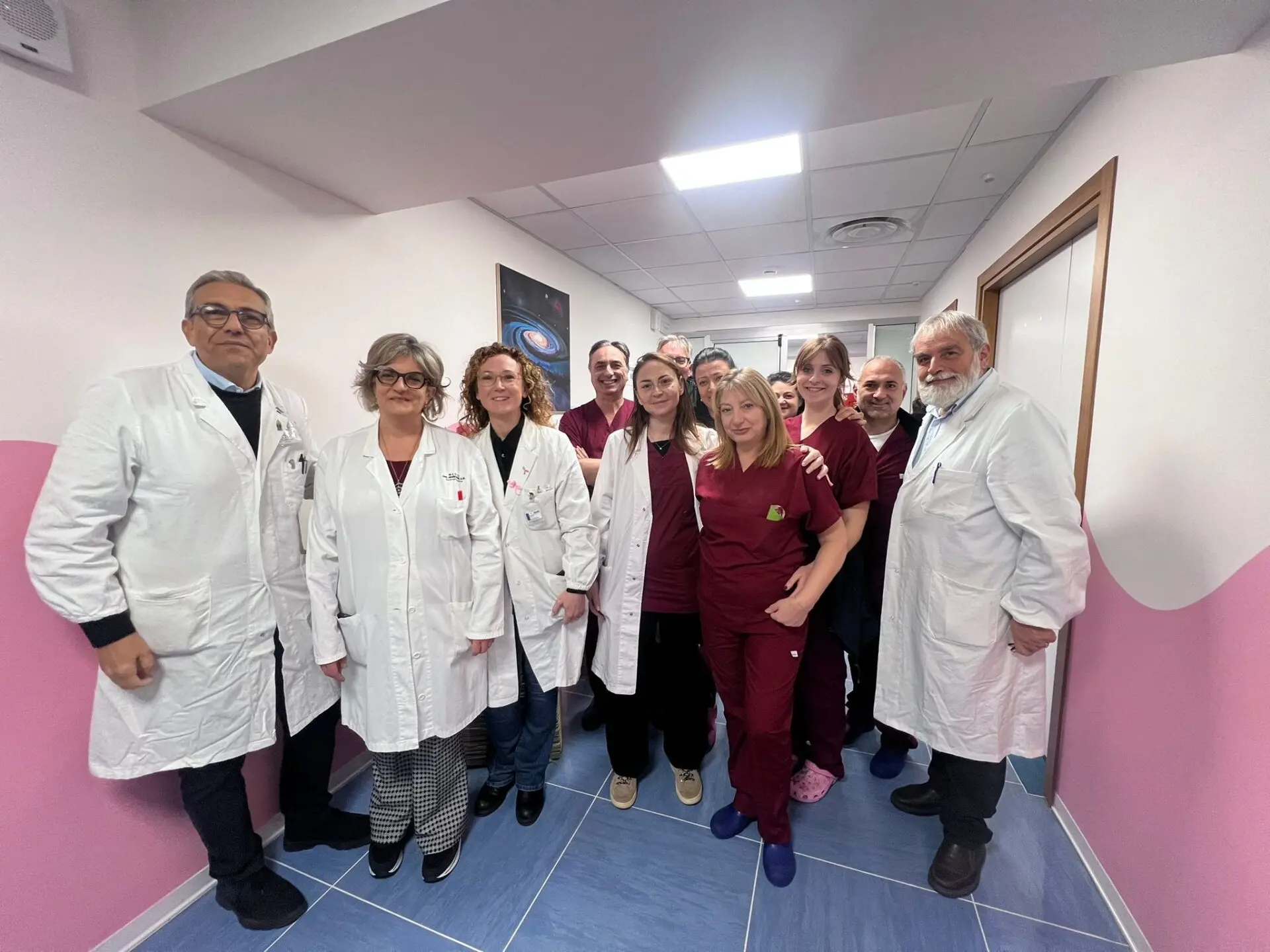 Dalla diagnosi alla rinascita, la Breast Unit al Gom chiude l’anno festeggiando la vita: «Qui non siamo numeri»
