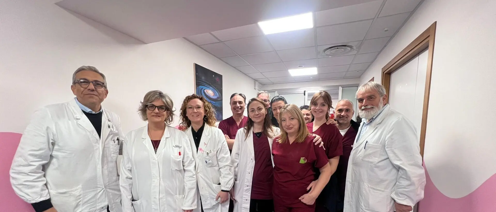 Dalla diagnosi alla rinascita, la Breast Unit al Gom chiude l’anno festeggiando la vita: «Qui non siamo numeri»