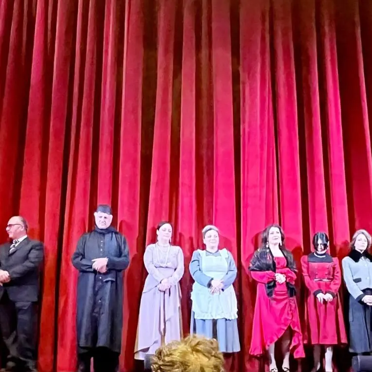 Grande successo al teatro Manfroce di Palmi per \"La sceneggiata Pirandelliana\"