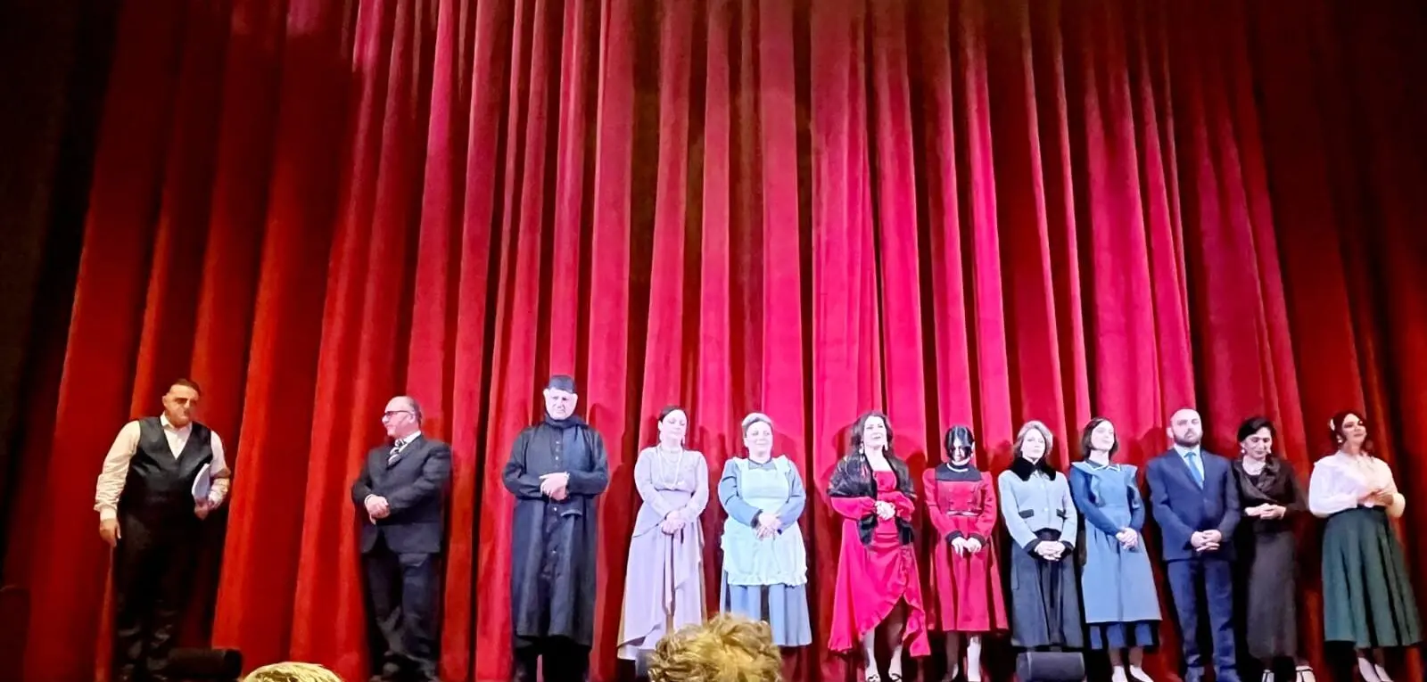 Grande successo al teatro Manfroce di Palmi per \"La sceneggiata Pirandelliana\"