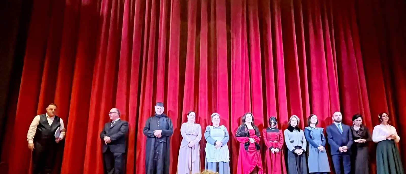 Grande successo al teatro Manfroce di Palmi per \"La sceneggiata Pirandelliana\"