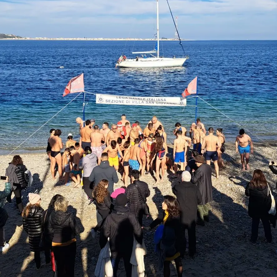 Si rinnova il “Tuffo di Capodanno” nel segno della Traversata