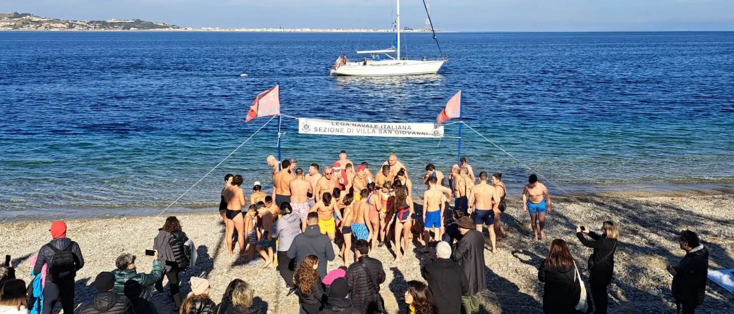 Si rinnova il “Tuffo di Capodanno” nel segno della Traversata