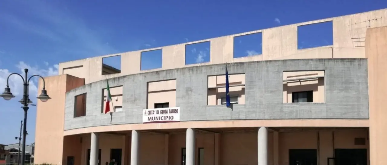 Gioia Tauro, il colloca l’Albo d’Oro degli IMI nel proprio ufficio