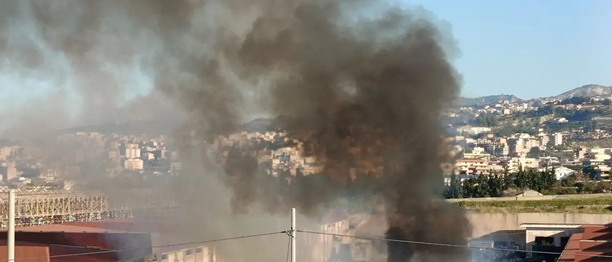 Reggio, nuovo anno e vecchi nodi da sciogliere: a Mortara il 2025 si apre con un rogo di rifiuti