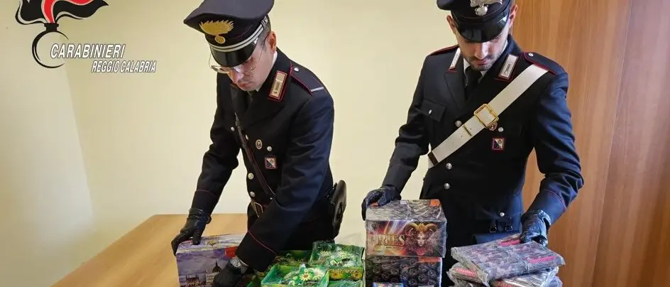 Smantellati due laboratori di artifizi pirotecnici illegali a Roccella Jonica