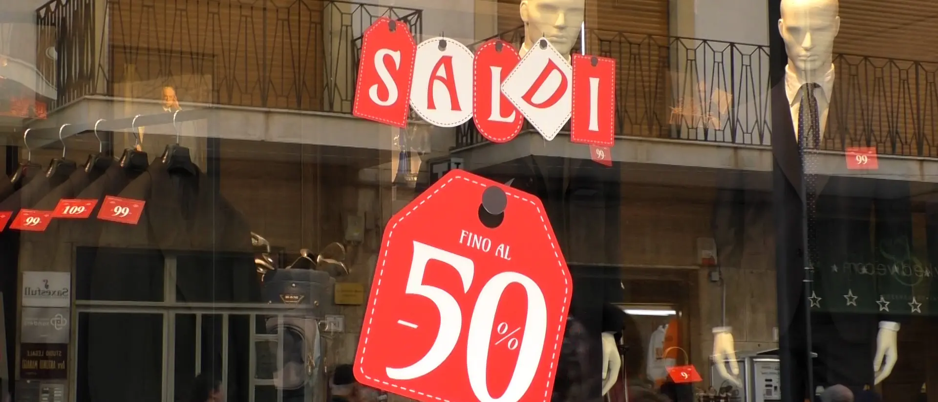 Partono i saldi estivi a Reggio: Confesercenti e Confcommercio divisi tra ottimismo e la necessità di nuove strategie