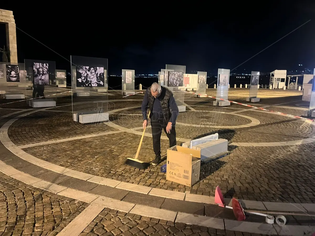 Reggio, danneggiata una delle opere di Letizia Battaglia