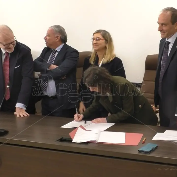 Reggio, formazione fa rima con professionalità: firmata la convenzione tra Mediterranea, procura e tribunale per i Minorenni - VIDEO