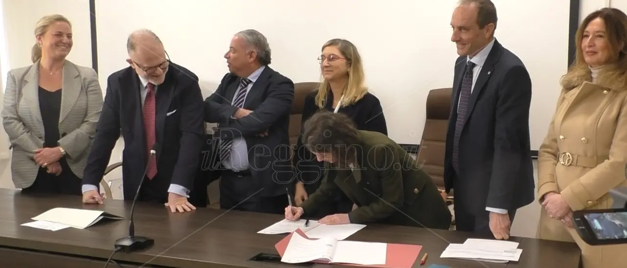 Reggio, formazione fa rima con professionalità: firmata la convenzione tra Mediterranea, procura e tribunale per i Minorenni - VIDEO
