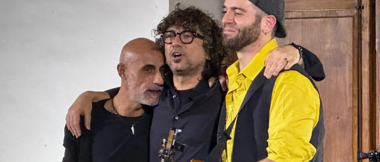 Roccella Jonica: Il travolgente live del \"Loccisano Trio\" conquista il pubblico